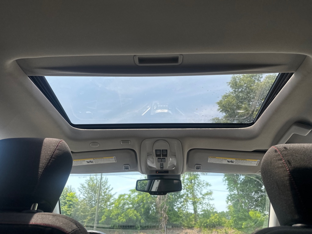 Vehicle image 26 of 40