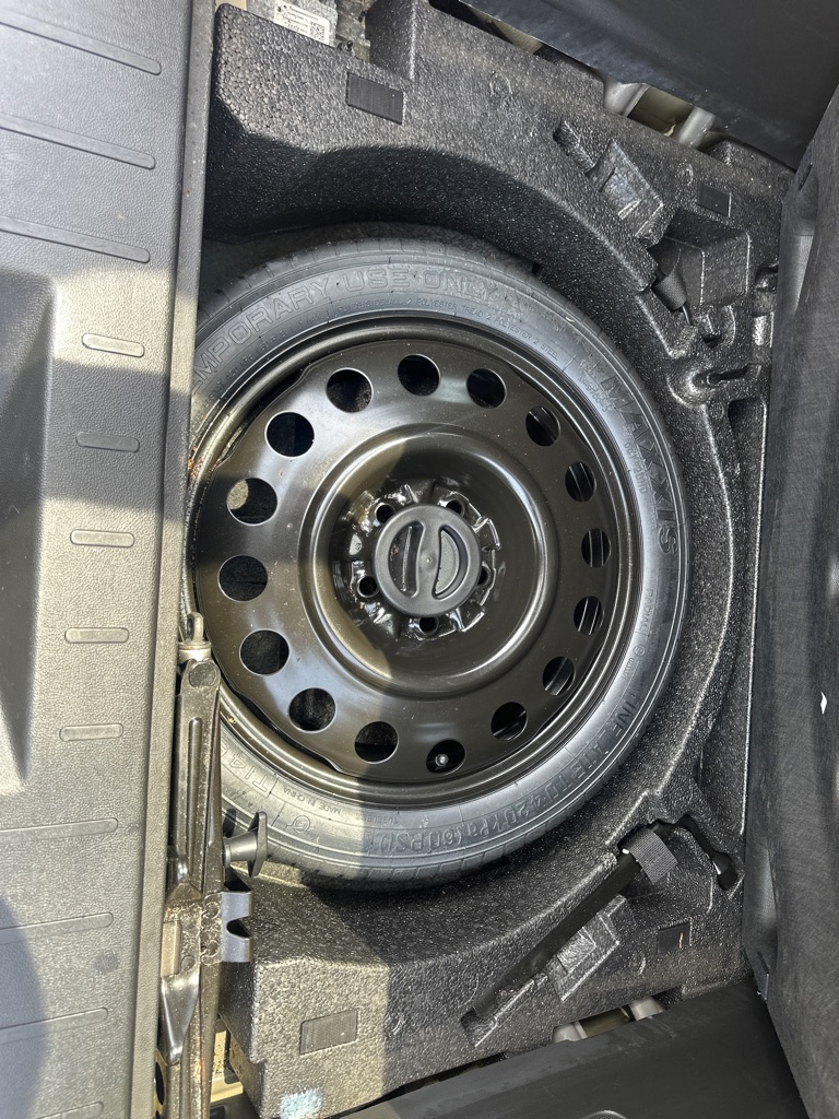 Vehicle image 34 of 40