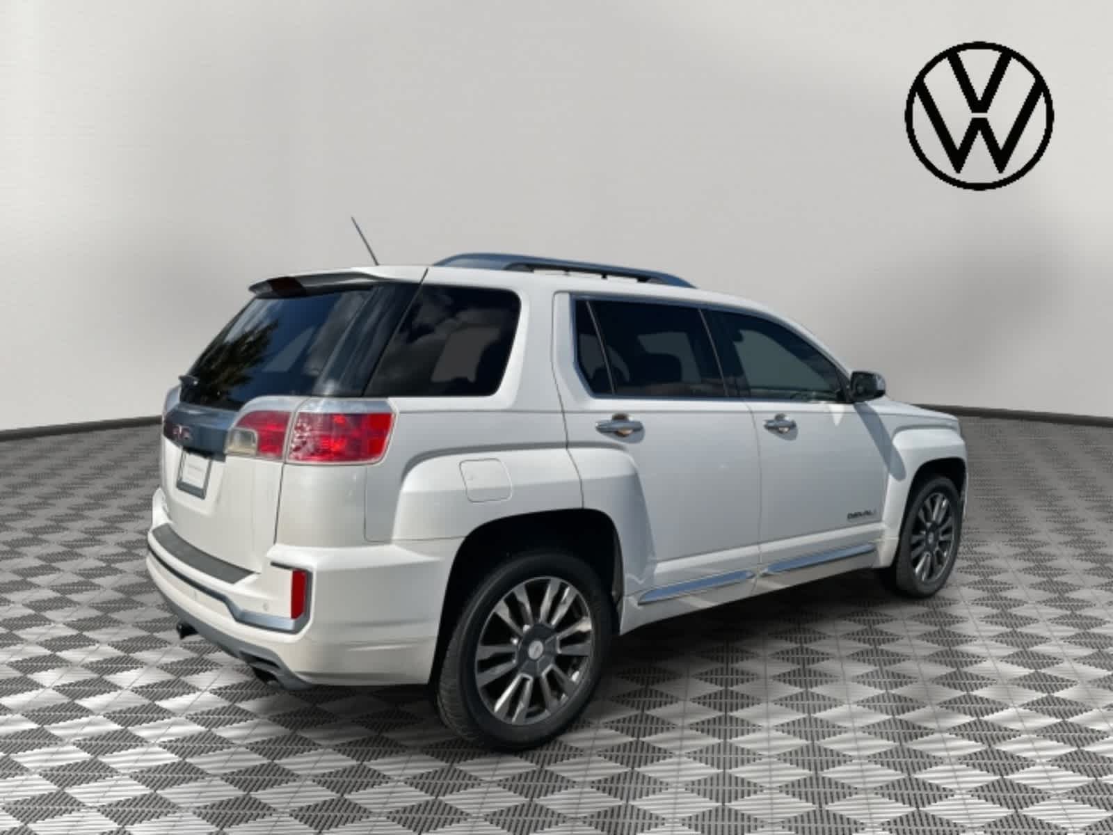 2017 GMC Terrain Denali Image 5 of 34