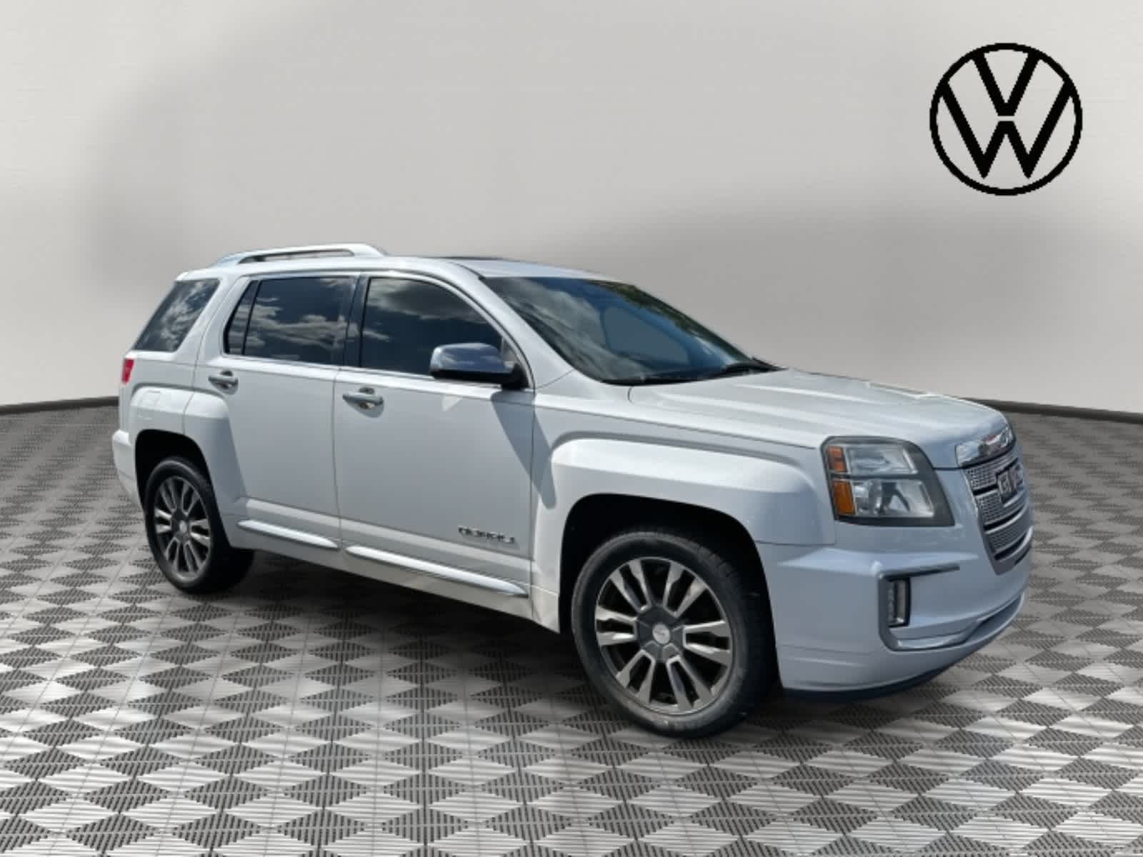 2017 GMC Terrain Denali Image 2 of 34