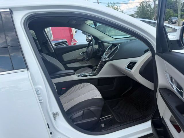 Vehicle image 24 of 32