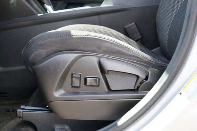 Vehicle image 15 of 27