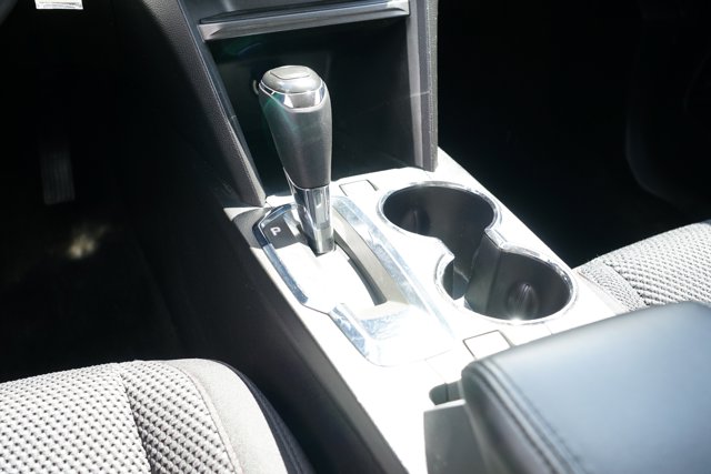 Vehicle image 23 of 27