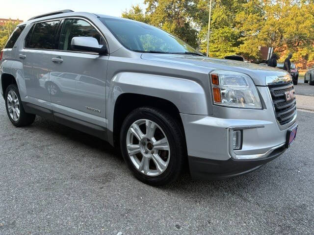 2017 GMC Terrain SLE Image 4 of 14