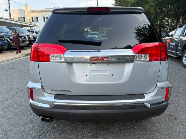 2017 GMC Terrain SLE Image 6 of 14