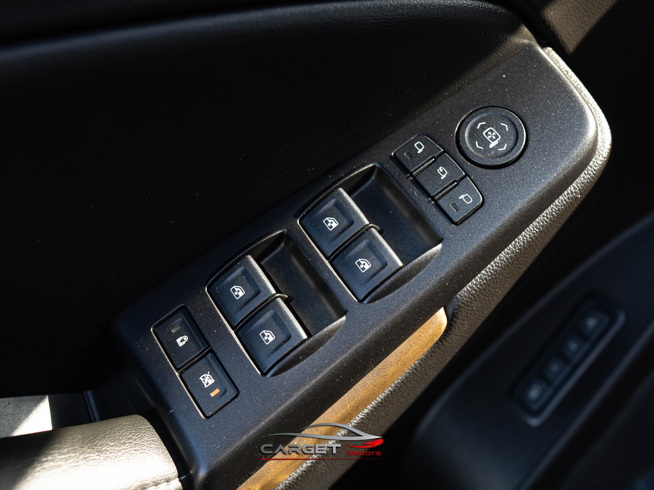 Vehicle image 40 of 53