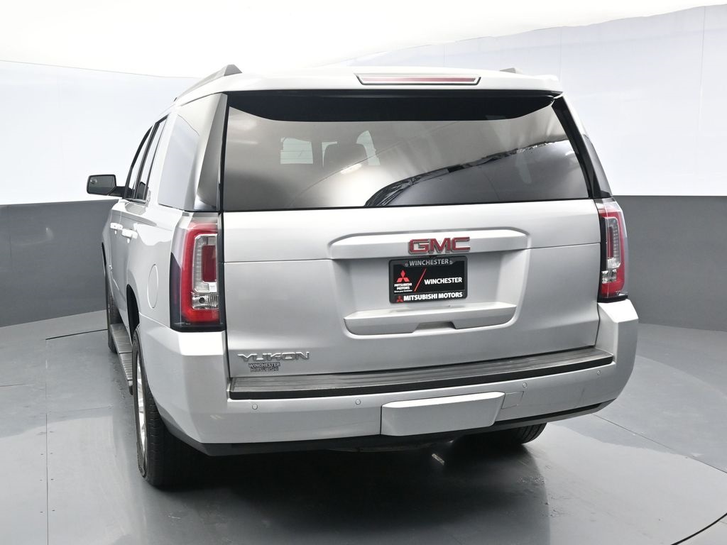 Vehicle image 10 of 38