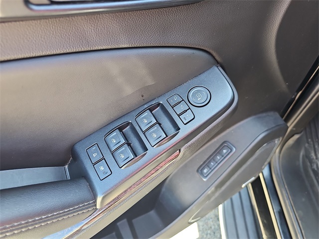 Vehicle image 22 of 26
