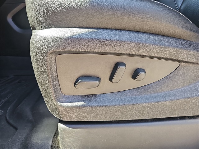 Vehicle image 21 of 26
