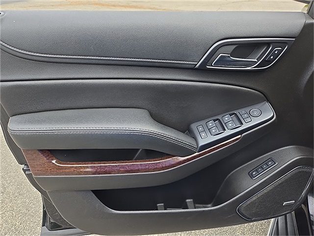 Vehicle image 16 of 25