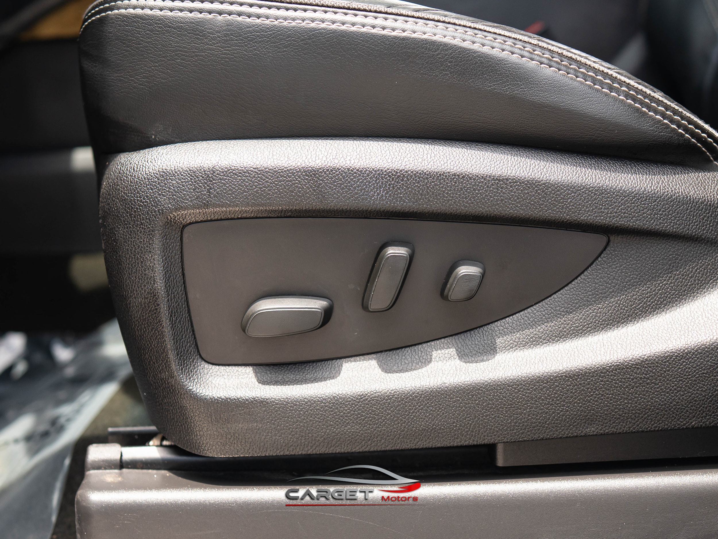 Vehicle image 52 of 54