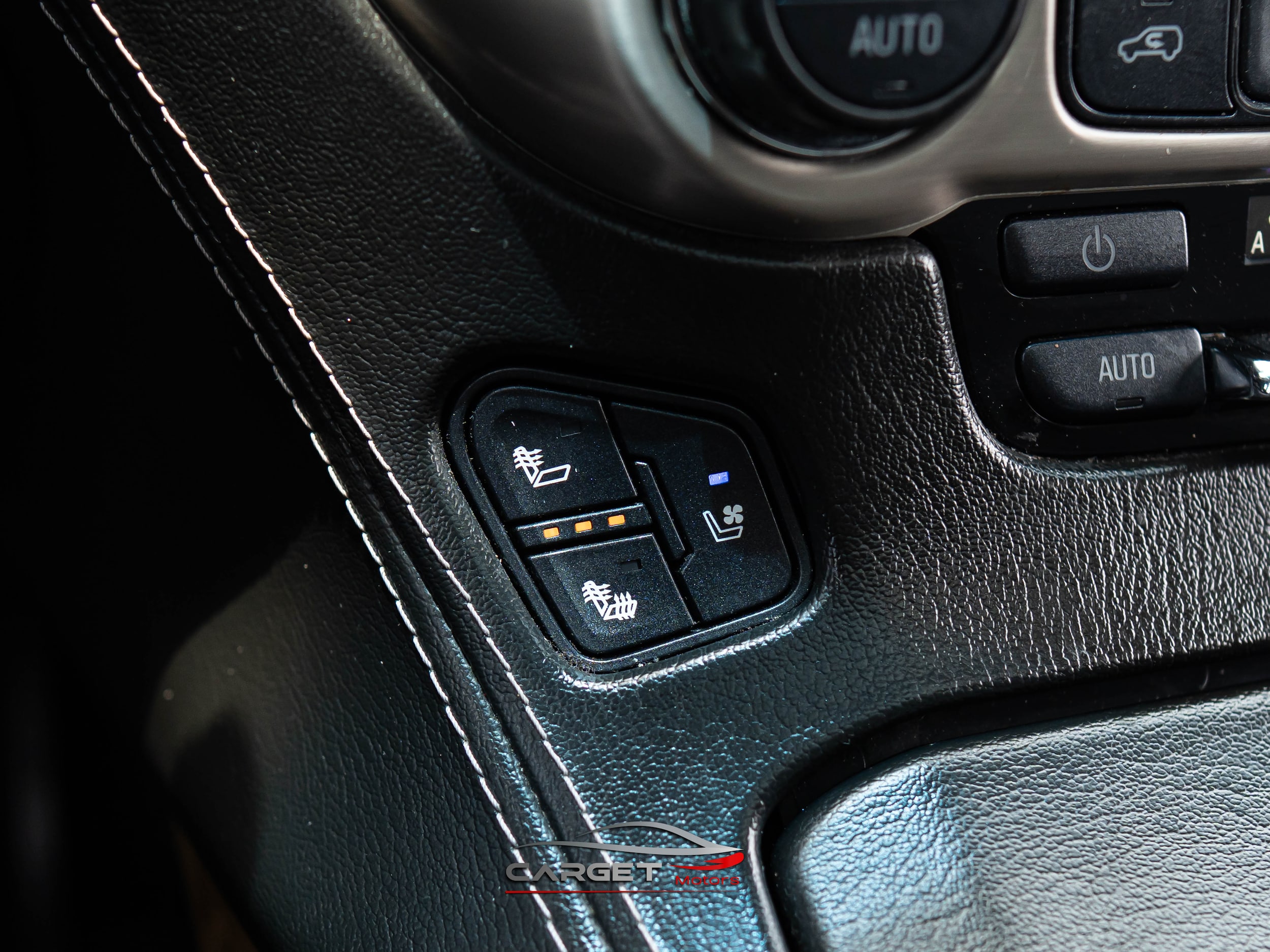Vehicle image 32 of 54