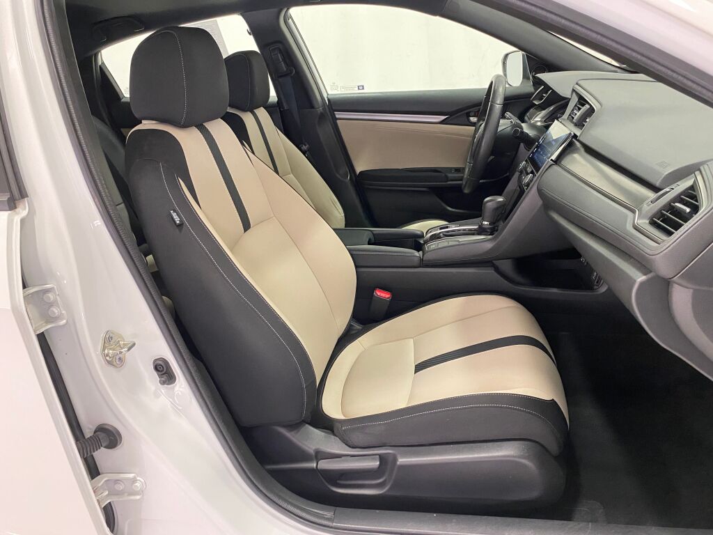 Vehicle image 20 of 35