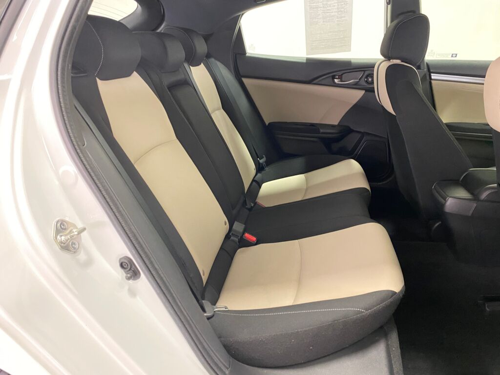 Vehicle image 18 of 35