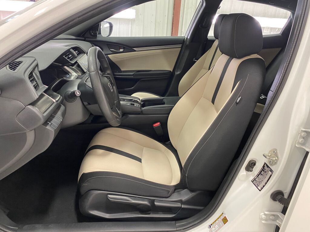Vehicle image 21 of 35