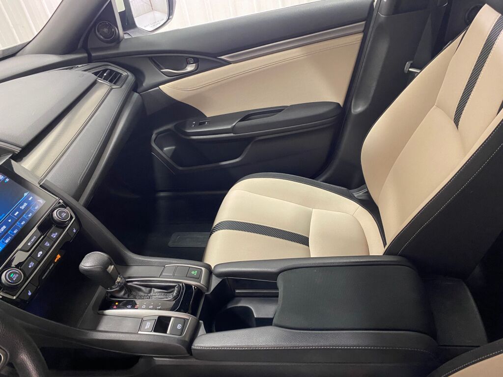 Vehicle image 29 of 35
