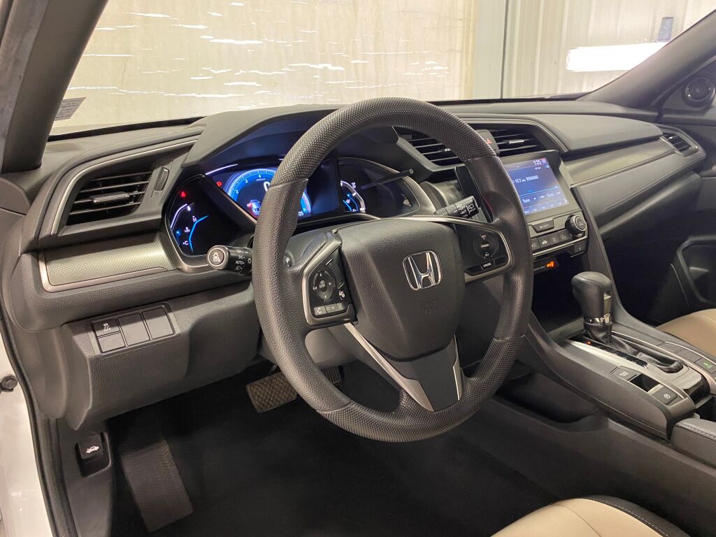 Vehicle image 22 of 35