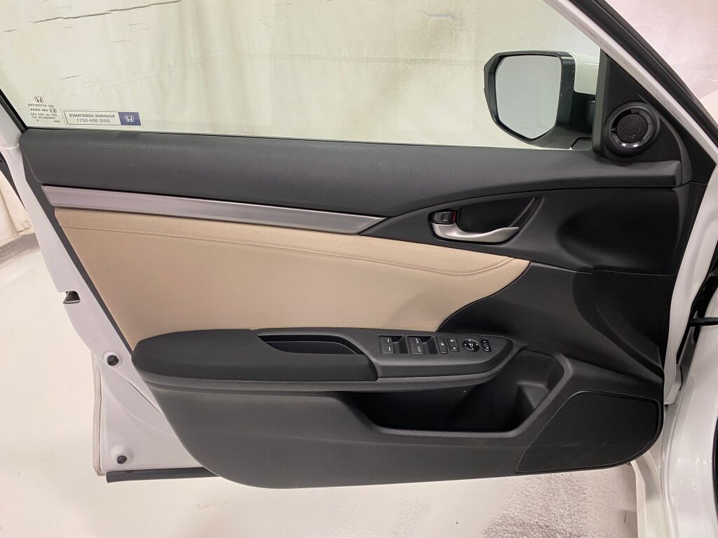 Vehicle image 28 of 35