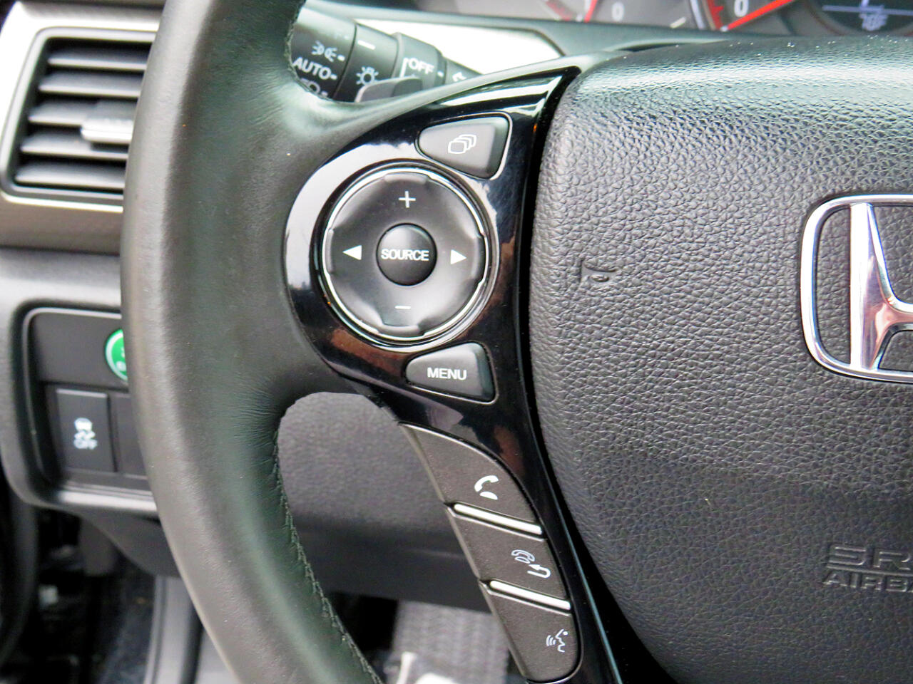 Vehicle image 21 of 34