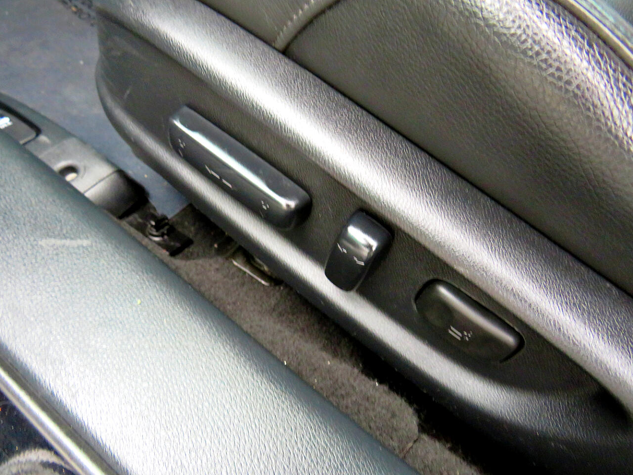 Vehicle image 18 of 34