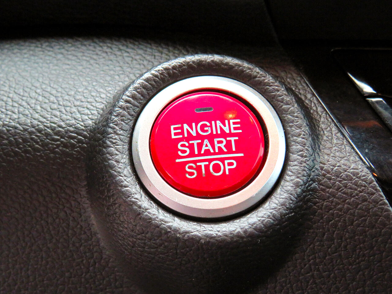 Vehicle image 23 of 34