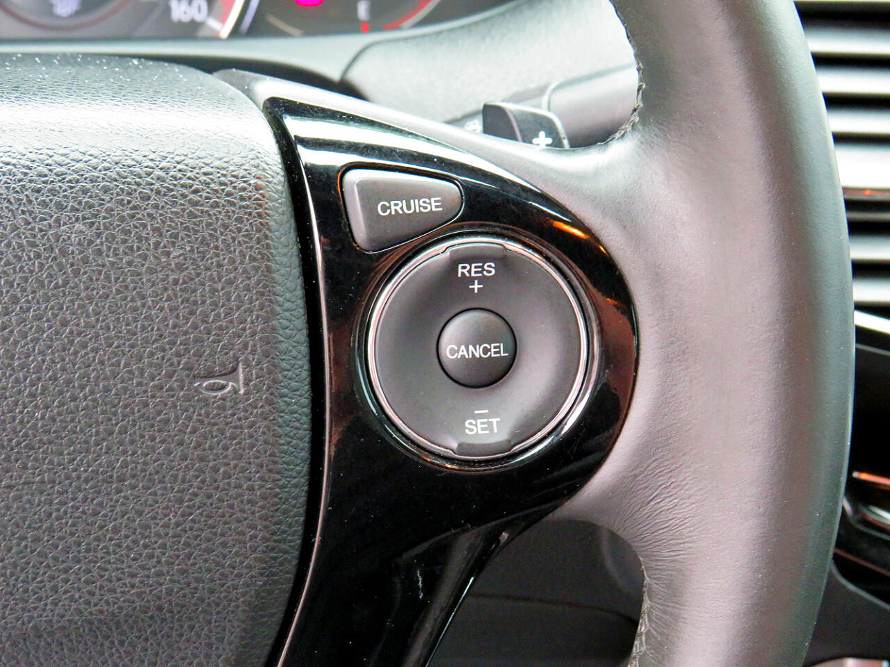 Vehicle image 22 of 34