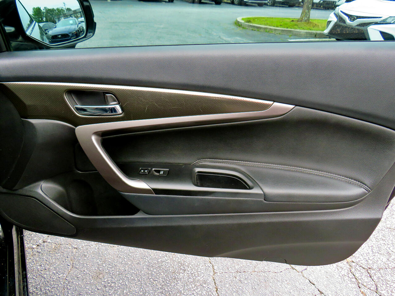 Vehicle image 33 of 34