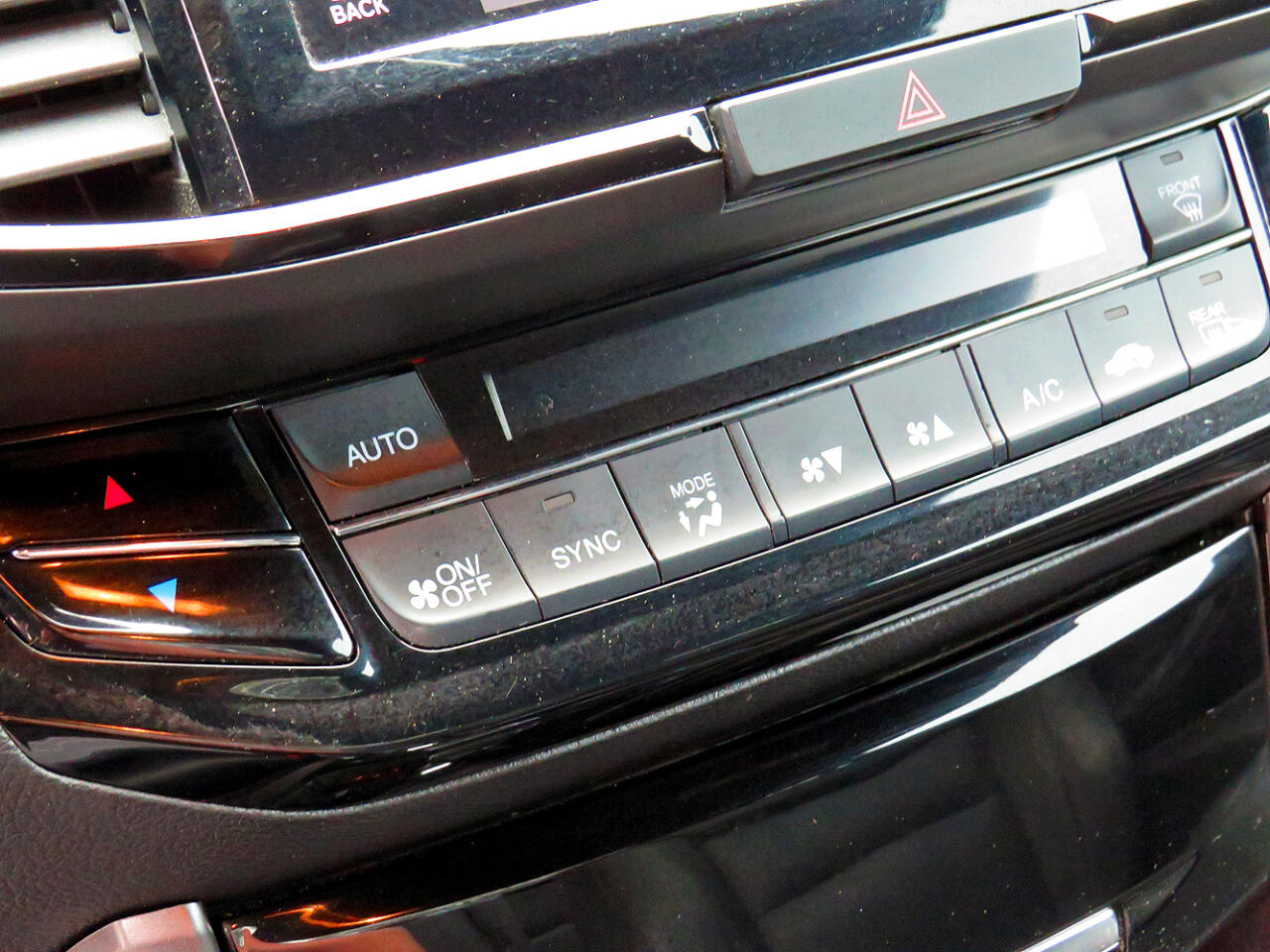 Vehicle image 28 of 34