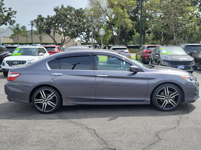2017 Honda Accord Sport Image 3 of 30