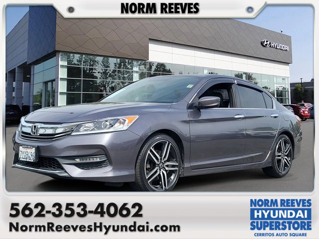 2017 Honda Accord Sport Image 1 of 30