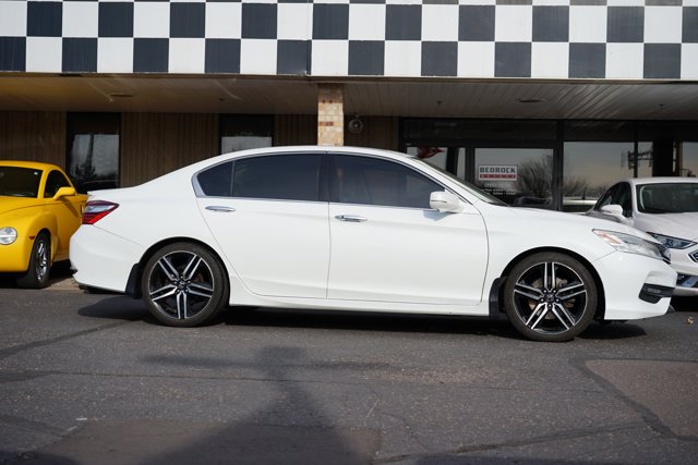 Vehicle image 6 of 30