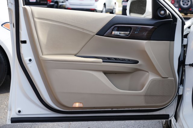 Vehicle image 13 of 30