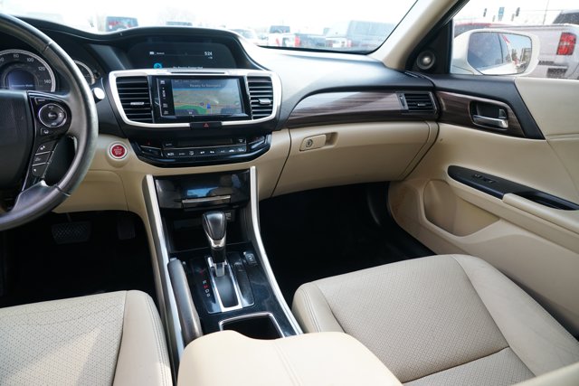 Vehicle image 21 of 30