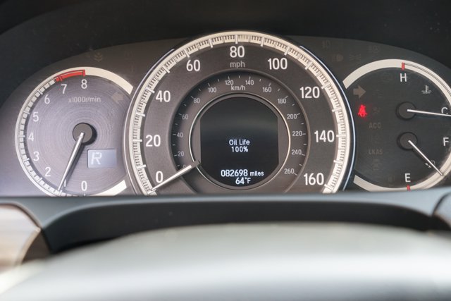Vehicle image 28 of 30