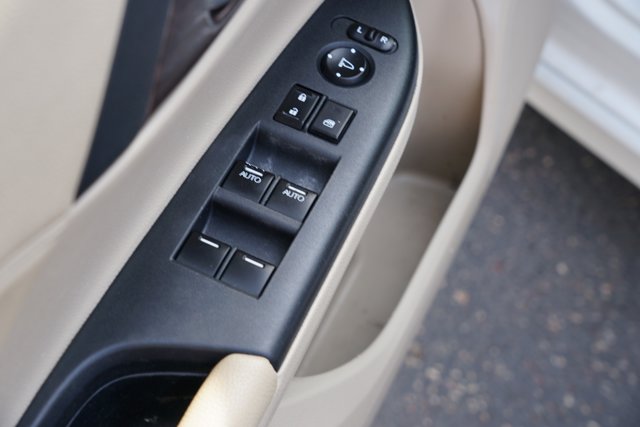 Vehicle image 15 of 30