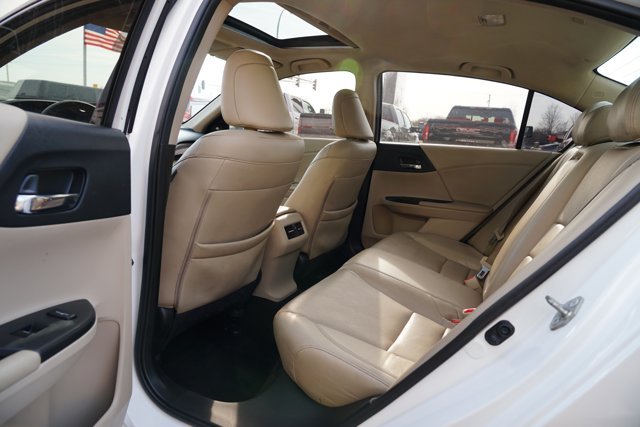 Vehicle image 18 of 30