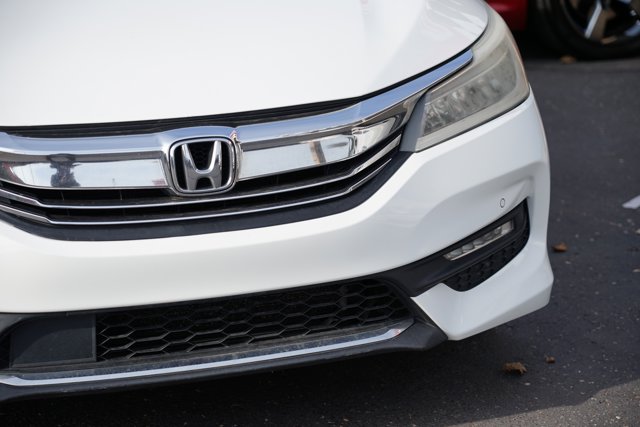 Vehicle image 9 of 30