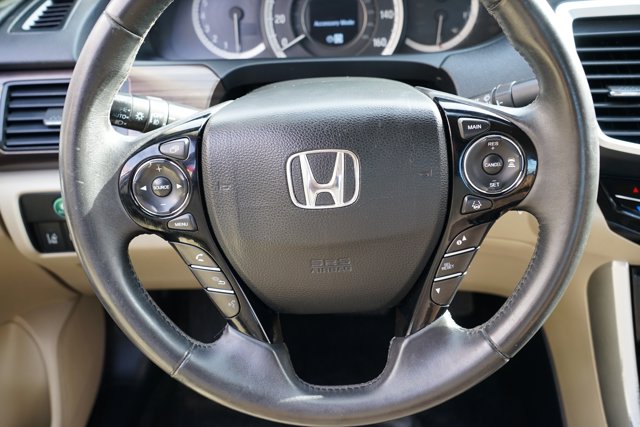 Vehicle image 23 of 30