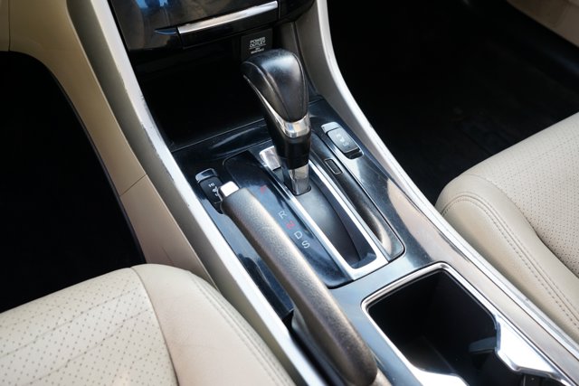 Vehicle image 24 of 30