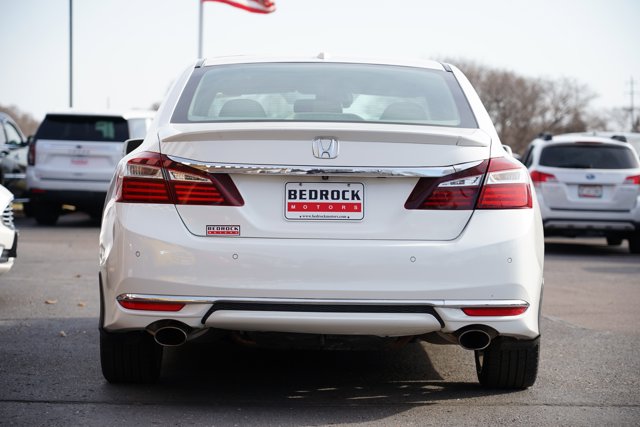 Vehicle image 4 of 30