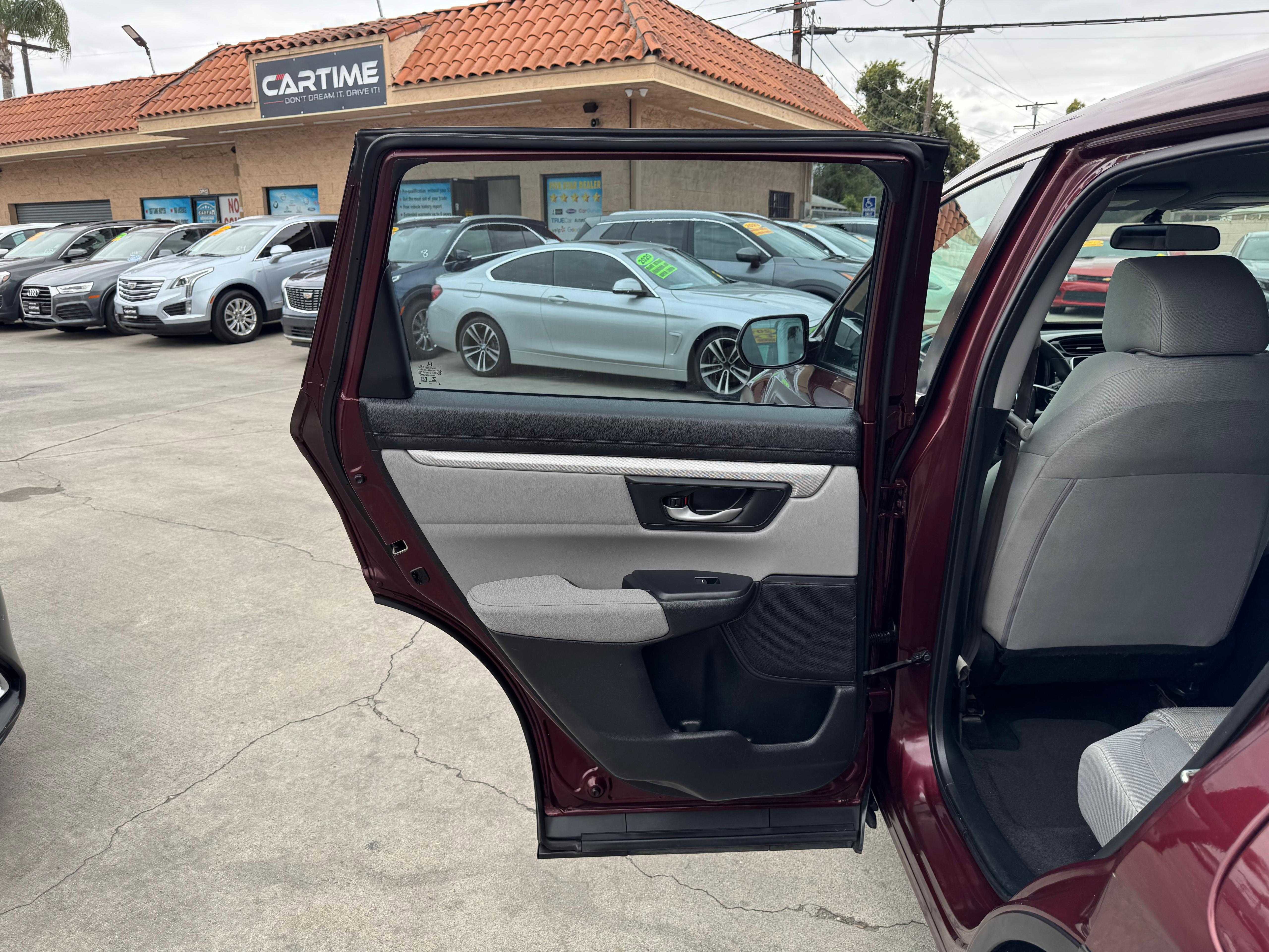 Vehicle image 32 of 63