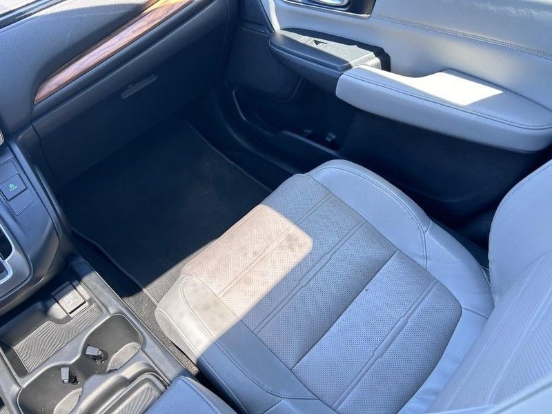 Vehicle image 17 of 24