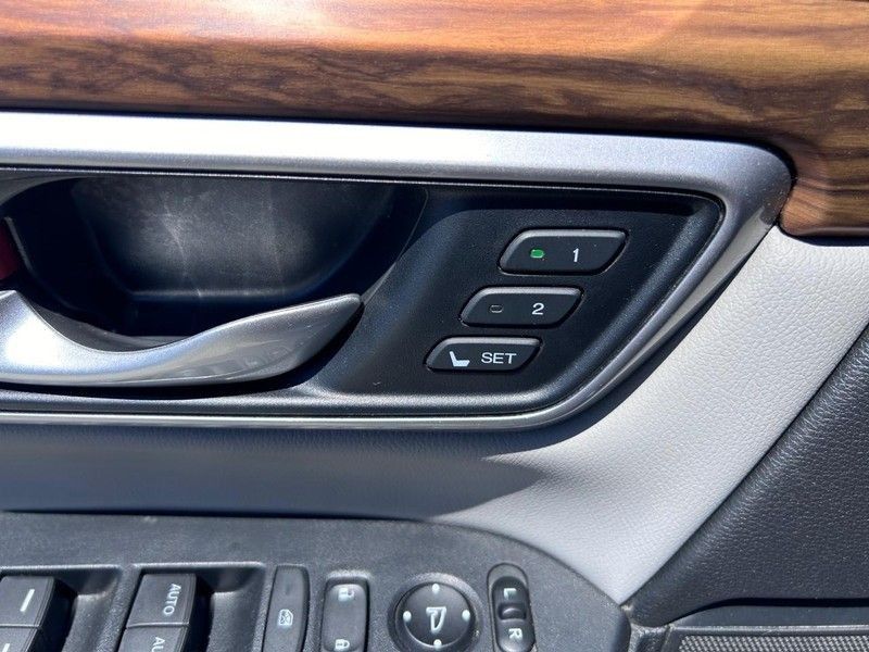 Vehicle image 19 of 24