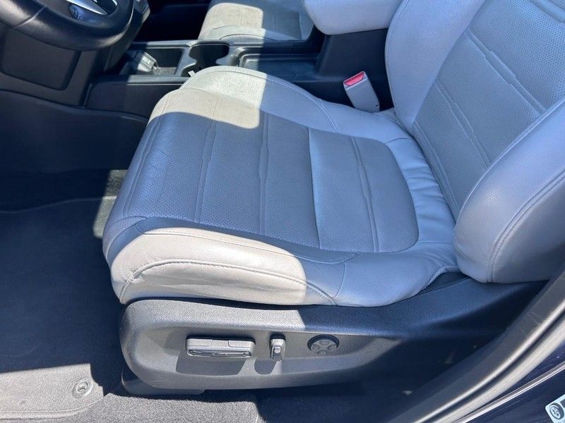 Vehicle image 21 of 24