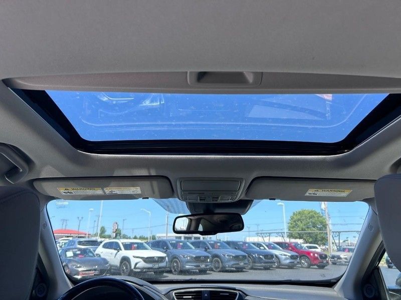 Vehicle image 11 of 24