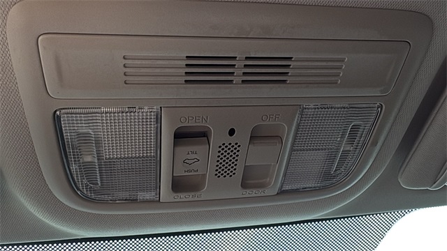 Vehicle image 27 of 30