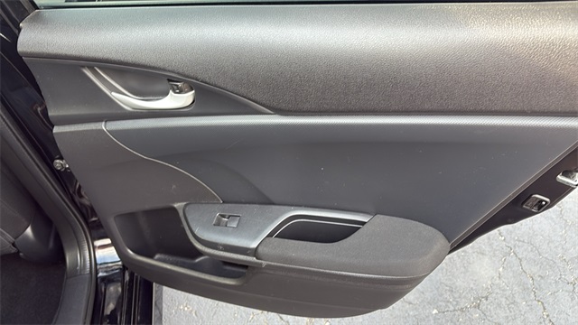 Vehicle image 23 of 30