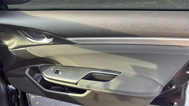 Vehicle image 22 of 30