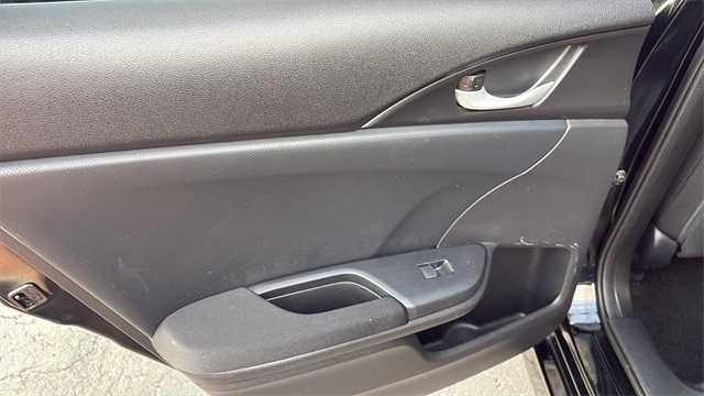 Vehicle image 20 of 30