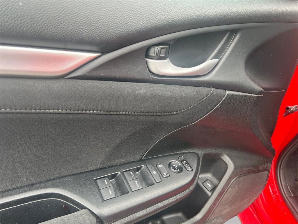 Vehicle image 14 of 32